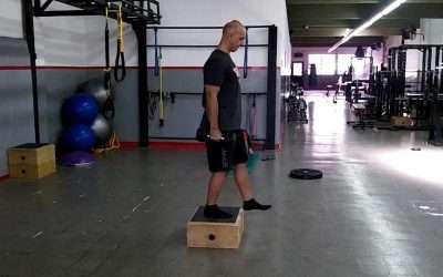 Entrenamiento unipodal: Paso abajo/Step down