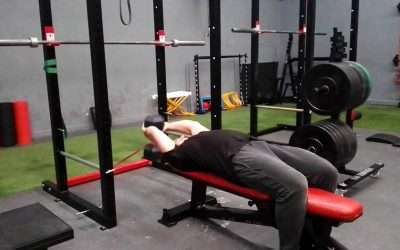 Entrenamiento Inteligente: Pull-Over de Resistencia Acomodada con banda