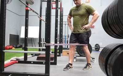 Entrenamiento Inteligente: extensión de rodilla de pie con banda
